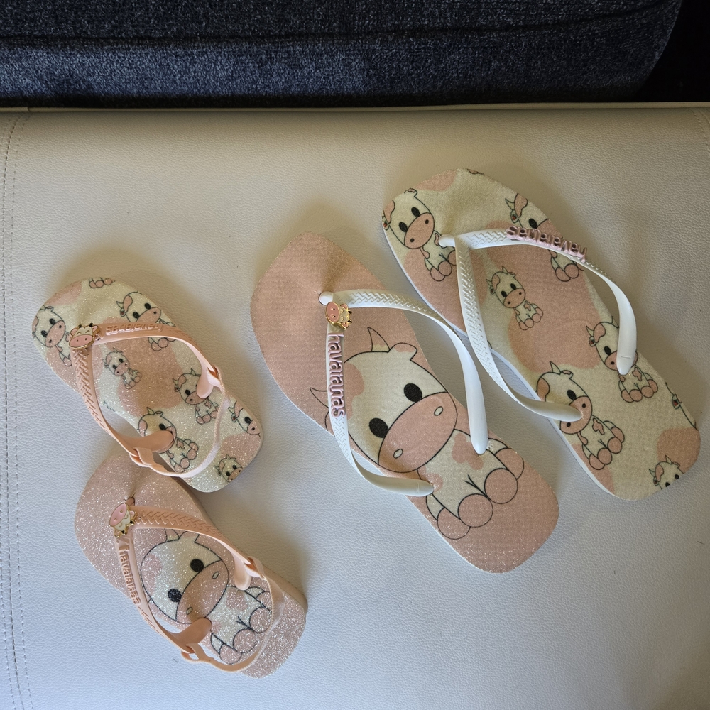 Mommy & Me Havaianas Kids Cow Print Flip Flops - Pink and White